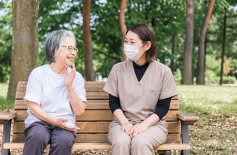 患者さんと寄り添うスタッフ